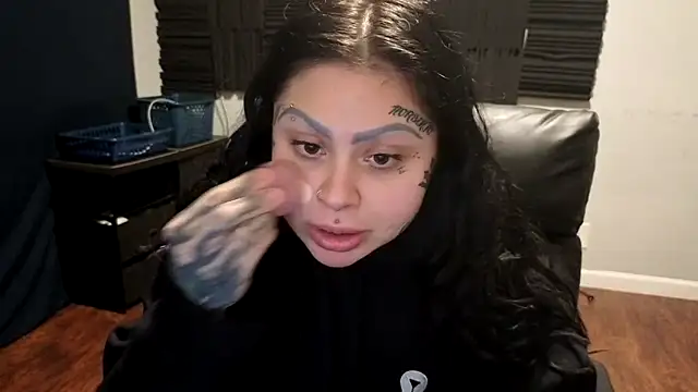 chicanachic13 online show from November 5, 5:34 am