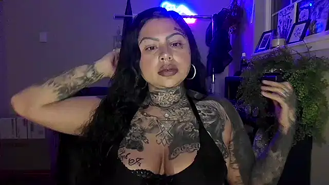 chicanachic13 online show from May 29, 4:54 am
