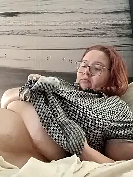 XEmoxkittyx online show from May 8, 4:49 am