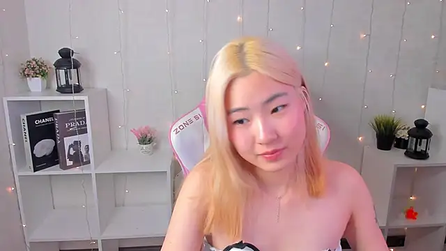 Aisi 18 online show from December 2, 12:56 am