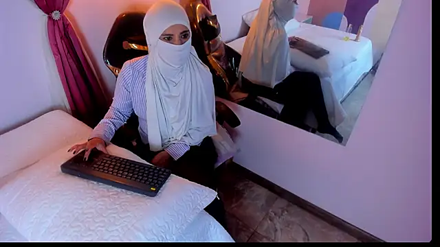 DaliaRahal online show from March 7, 1:40 pm