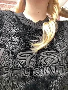 Sky Cutie online show from November 1, 5:00 am