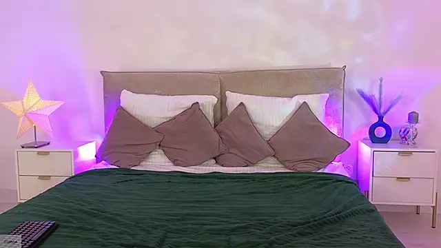 Jules night online show from November 26, 9:27 pm