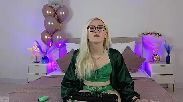 Jules night online show from October 21, 9:08 pm