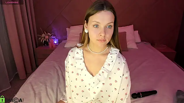 Hina Smith online show from October 12, 10:50 am