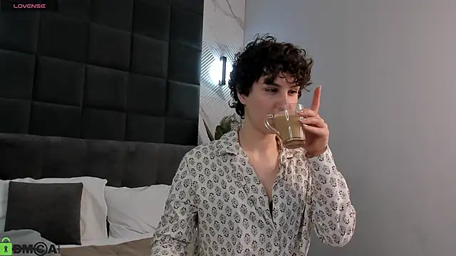 Adeline Perle online show from January 15, 3:34 am