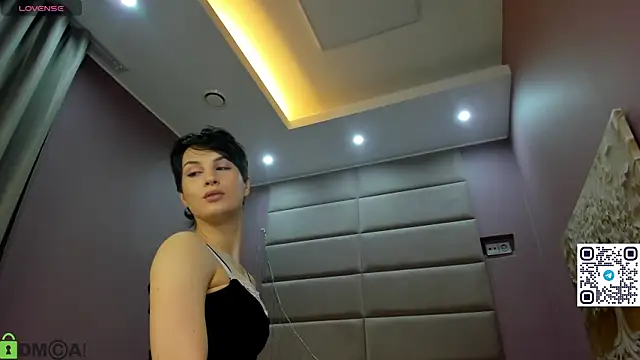 Adeline Perle online show from November 9, 1:22 am