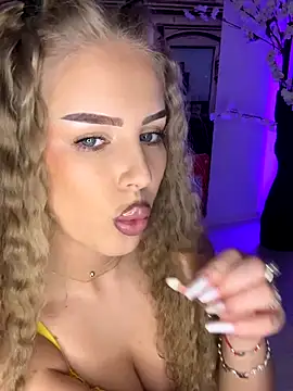 AubrieleRouj1 online show from January 8, 5:28 pm