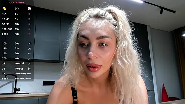 SaraShine  online show from December 14, 9:31 pm