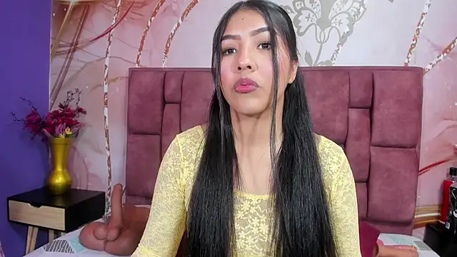 luna maisonn online show from December 13, 8:26 pm