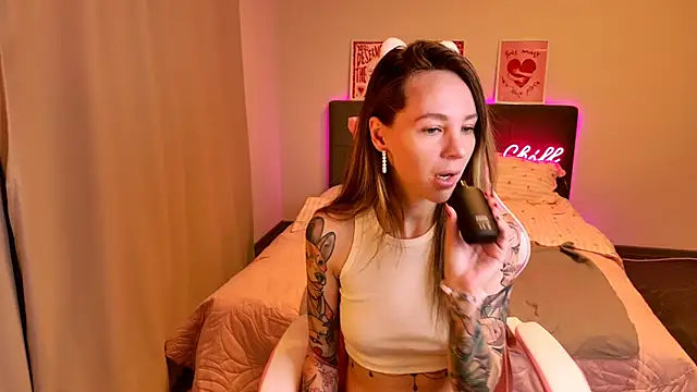 MiaGraham1 online show from April 18, 7:07 pm