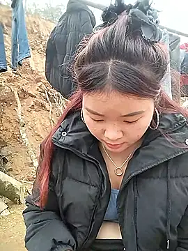 lylylove online show from February 4, 6:49 am