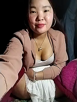 lylylove online show from March 14, 1:23 pm