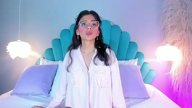 AlassiaHocthner online show from October 27, 11:50 am