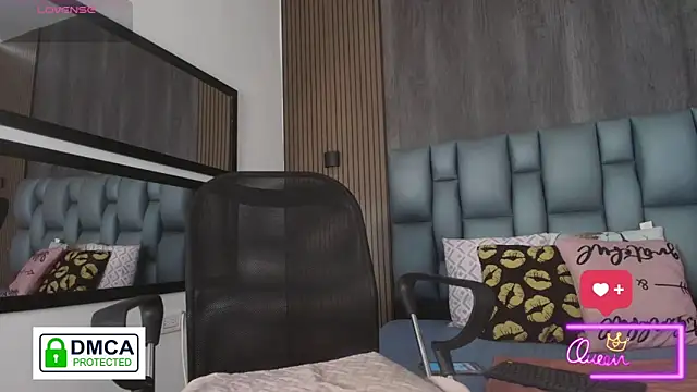 lia harper  online show from March 19, 6:01 pm