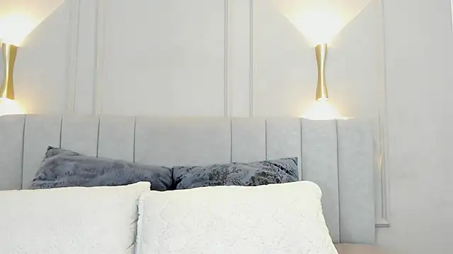 victoria bourne online show from October 13, 7:05 pm