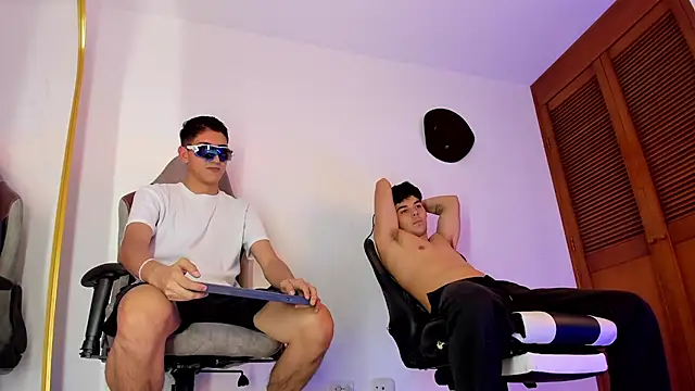 sotooliver3 online show from October 12, 9:28 pm