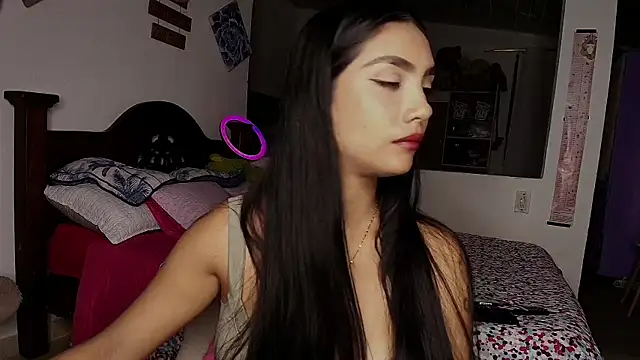 mia yireth online show from September 18, 12:31 am