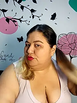 curvy diva  online show from October 14, 11:35 am