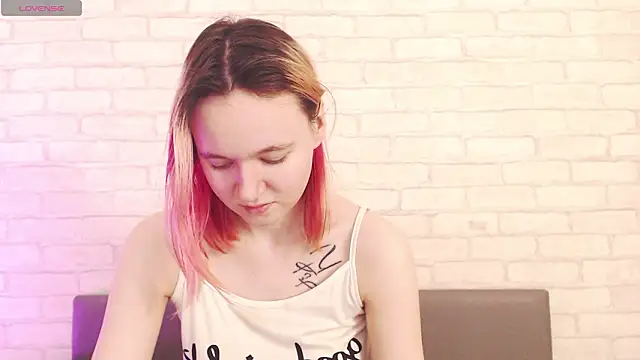 Ericha Stone online show from February 12, 1:18 am