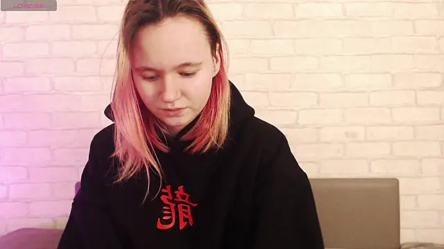 Ericha Stone online show from March 13, 1:40 am