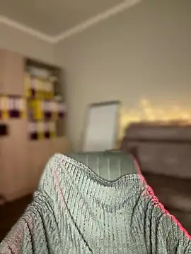 YourLittleDevil online show from January 19, 5:14 am