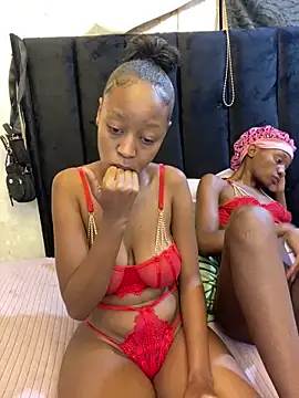 SexyPetitex25 online show from March 12, 7:27 pm