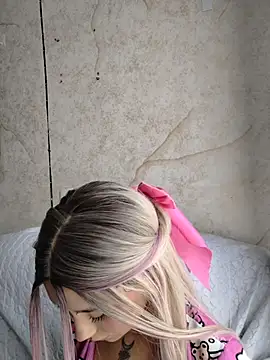 Ella rr online show from April 12, 6:00 pm