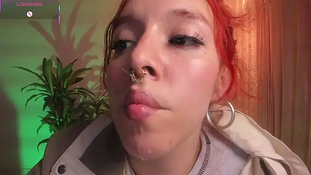 bri von dhara   online show from October 19, 11:18 pm