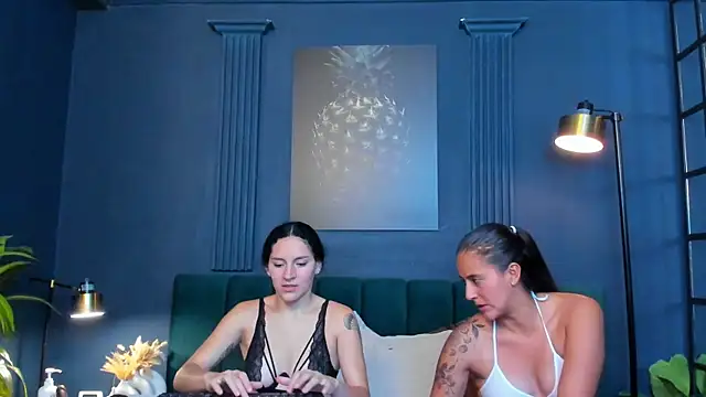 aliceandsia online show from September 13, 4:09 am