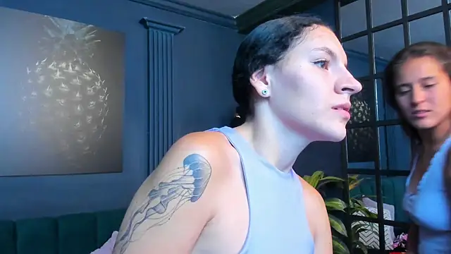 aliceandsia online show from October 6, 12:11 pm