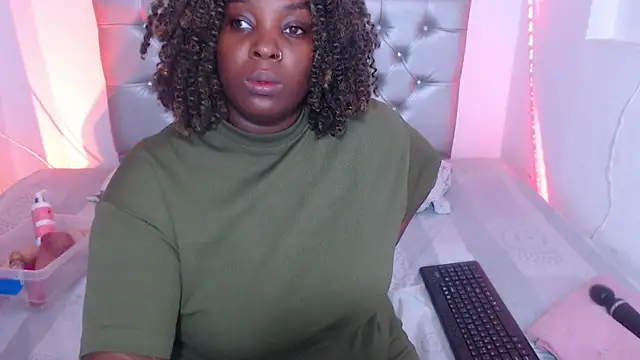 ebony NeighborMoans online show from October 17, 3:21 am