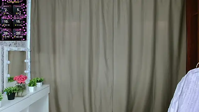 juicegirl3408 online show from October 5, 10:53 am