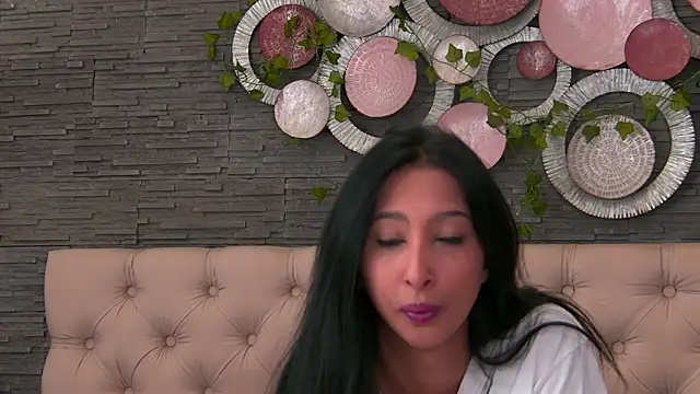 VannyFoxx online show from April 10, 2:12 pm