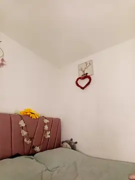 Liahdiaz  online show from September 25, 2:05 pm