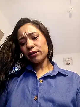 Liahdiaz  online show from April 5, 4:39 pm