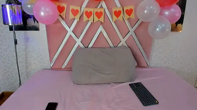 scarletross  online show from February 15, 3:00 pm