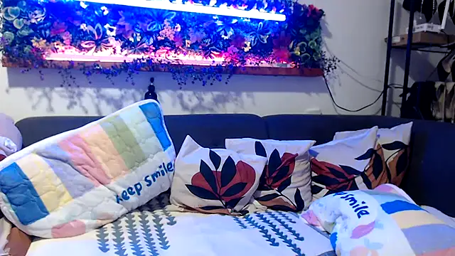 LuckyLadyLaura online show from August 9, 2:31 pm