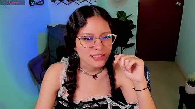 Krysten Riter online show from November 26, 3:13 pm