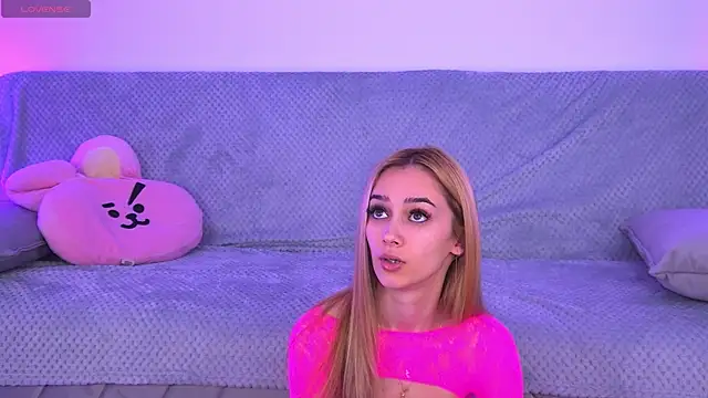 AmyKent  online show from April 15, 2:50 pm