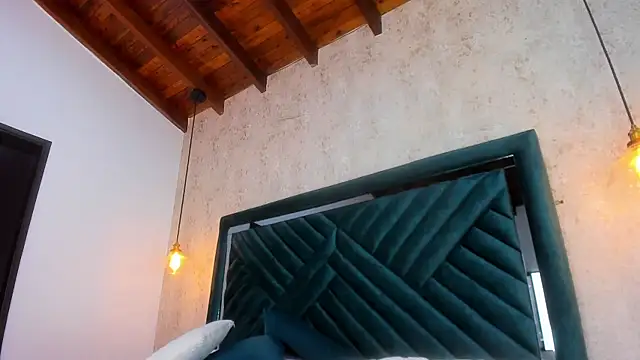 Sofi Moreno online show from April 7, 1:24 pm