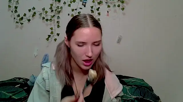  kikiclark   online show from October 25, 8:59 pm