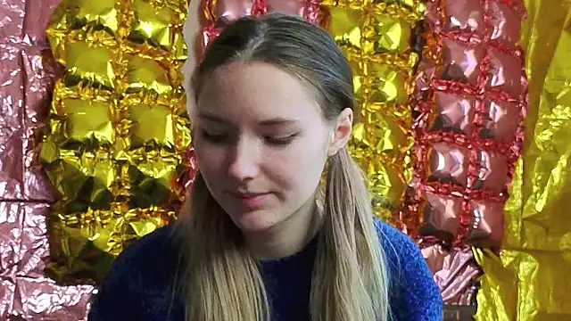  kikiclark   online show from March 18, 12:10 pm