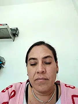 denissebombon online show from February 3, 6:01 pm