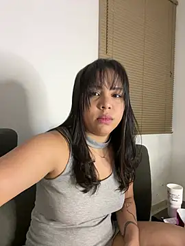 P A U L I N A  online show from May 18, 3:05 am