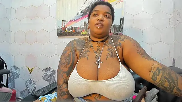 Anaa Fuentess online show from July 4, 11:50 am