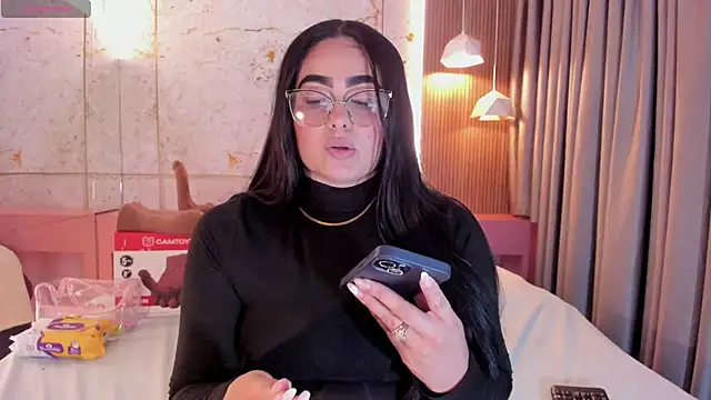 sofiiacarson online show from June 1, 7:48 pm