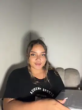 AnnyLopezzz  online show from April 25, 7:11 am