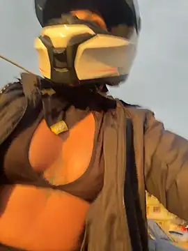 AlannaEvons online show from April 13, 10:54 pm