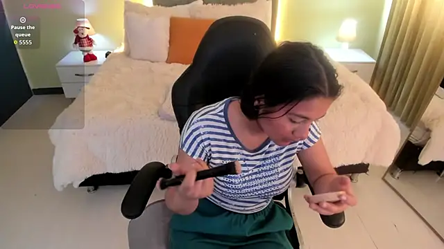 Camille Olsen  online show from November 25, 12:18 pm